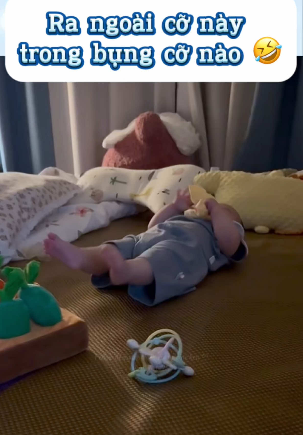 Ra ngoài cỡ này trong bụng cỡ nào 🤣 #embedangyeu #cutebabyvideos #baby #babylove #embe #embedethuong #cute #cutebaby #babiesoftiktok #xuhuong #fyp #embecute #embecuatui #dodungchobe #chamsocmebe #funnybaby #funnybabyvideos #foryou 