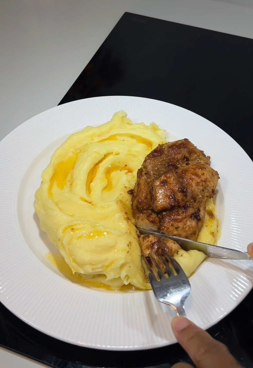 the easiest dinner you’ll ever make✨  Perfect for busy nights… #dinnertime #comfortfood #cookwithme #foodtutorial #quickmeal #EasyRecipes  #chickenrecipe #mashedpotatoes  #dinnerhack #quickandeasy #easydinner #quickdinner #fyp 