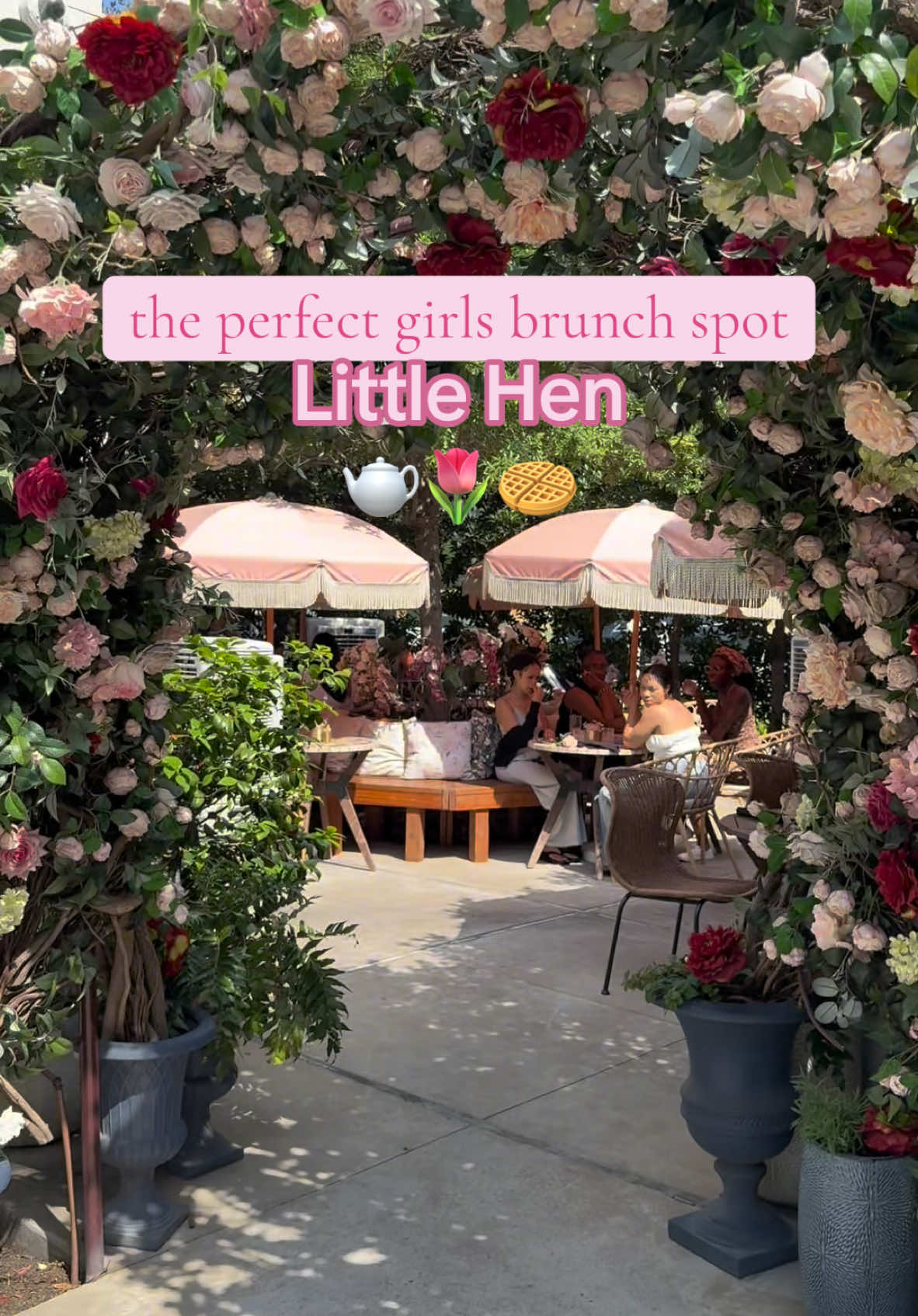 I’m still thinking about that hibiscus tea and I can’t wait for mine to come in😭 literally the perfe spot for a girly brunch or afternoon tea😁🫖🧇🌷 @Little Hen #houstonbrunch #teaparty #thingstodoinhouston #brunchvibes #girlsbrunch #littlehen #creatorsearchinsights 