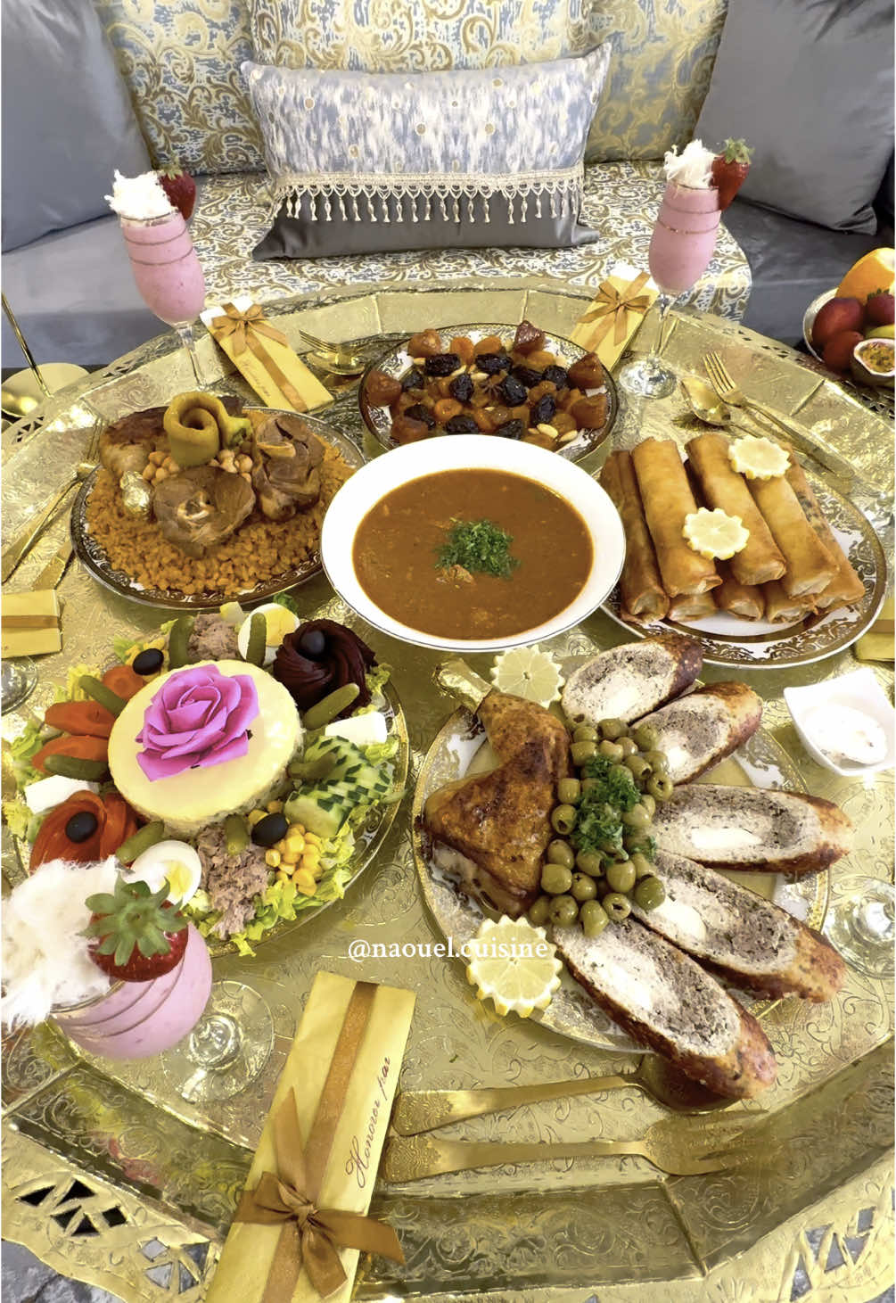 Siniya Constantinoise traditionnel🇩🇿#siniyaconstantinoise #ksantina #charchoura #bourakalgerian #tajinehloualgerien #jarialgérien #smoothiefraise #khobzdar #tajinechwa #charchoukha #platsalgériens #plattraditionnelalgerien #fyp #pourtoii #fouryou #foru #forupage 