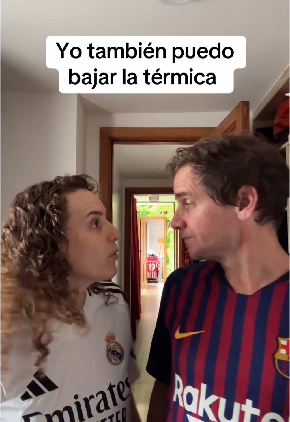 Ustedes tienen luz? #championsleague #Barcelona #futbol⚽️ #parejadelmundial #jerofreixas #humor 