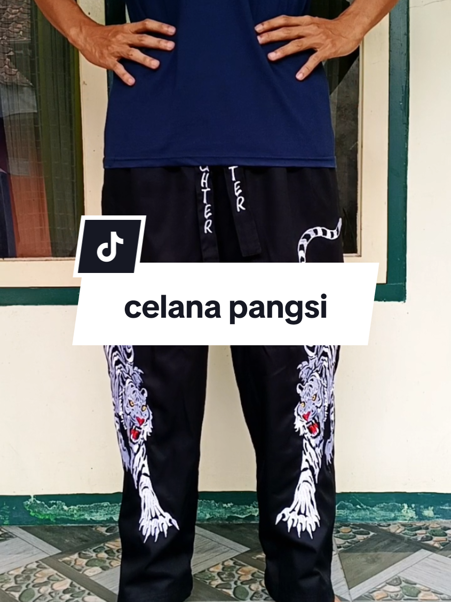 celana panjang pria dengan bordiran motif macan di bagian samping #celanapanjangpria #celanamotifmacan #celanabordir #celanabordirsam #celanapangsi #celanasilat #celanakomprang 