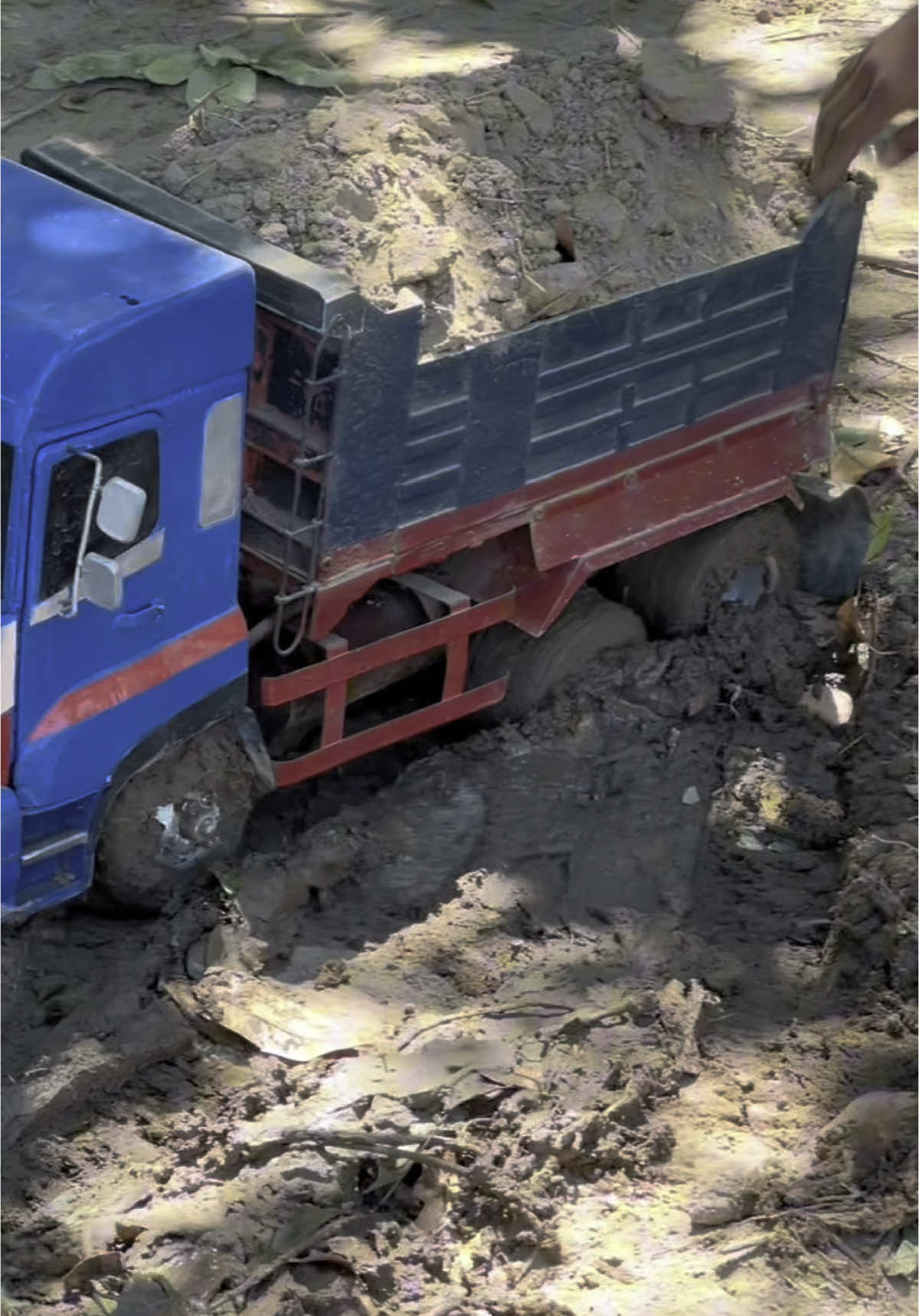 Bringing mini trucks to life! 🚛💨 Fun times with remote-controlled trucks in the great outdoors! #RemoteControlTrucks #ToyTrucks #OutdoorFun #MiniTruckLife #TruckLovers #OffRoadAdventures #CreativePlay #funtimes  #rccars #rcracing #rcb #excavator #rckubota  #fypシ゚viral #happylife #tiktok #viral #entertainment #foryoupageシ