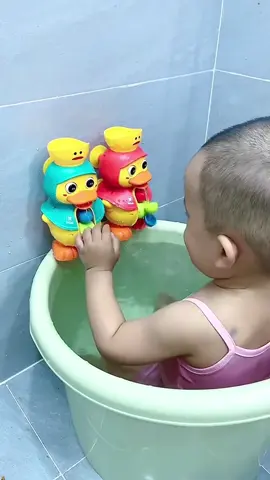 #creatorsearchinsights  🐤💦 Quack Quack, Splash Attack! 💦🐥 It's time to bring some ducky delight to your feed with my newest TikTok treasure – the most charming duck toy to ever hit the water! 🌊🦆 From bathtubs to paddling pools, this little yellow buddy brings the smiles, making every splash a giggle-filled bash! 🎉 Squeaky fun meets sunny days; tap in and let's get quacking! #DuckToy #SplashFun #QuackHappens 🎈👆