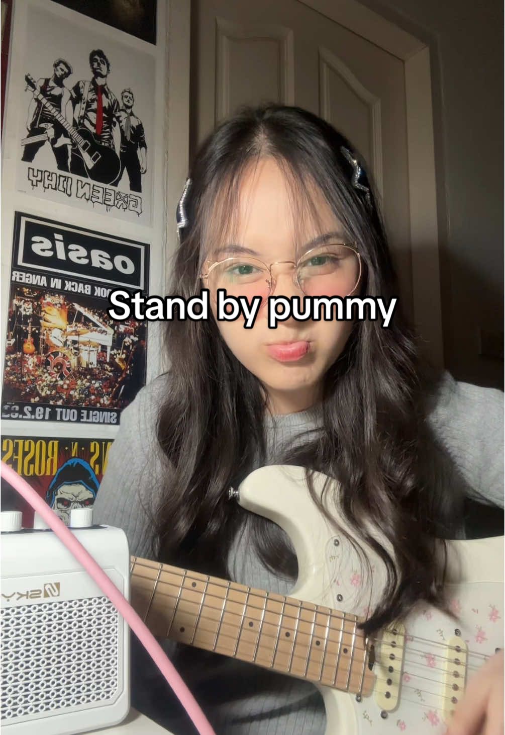 Stand by me with cutie gadgets🎀 #oasis #standbyme #cover #guitar #daisyguitar #jeni #guitarcove #musicstore 