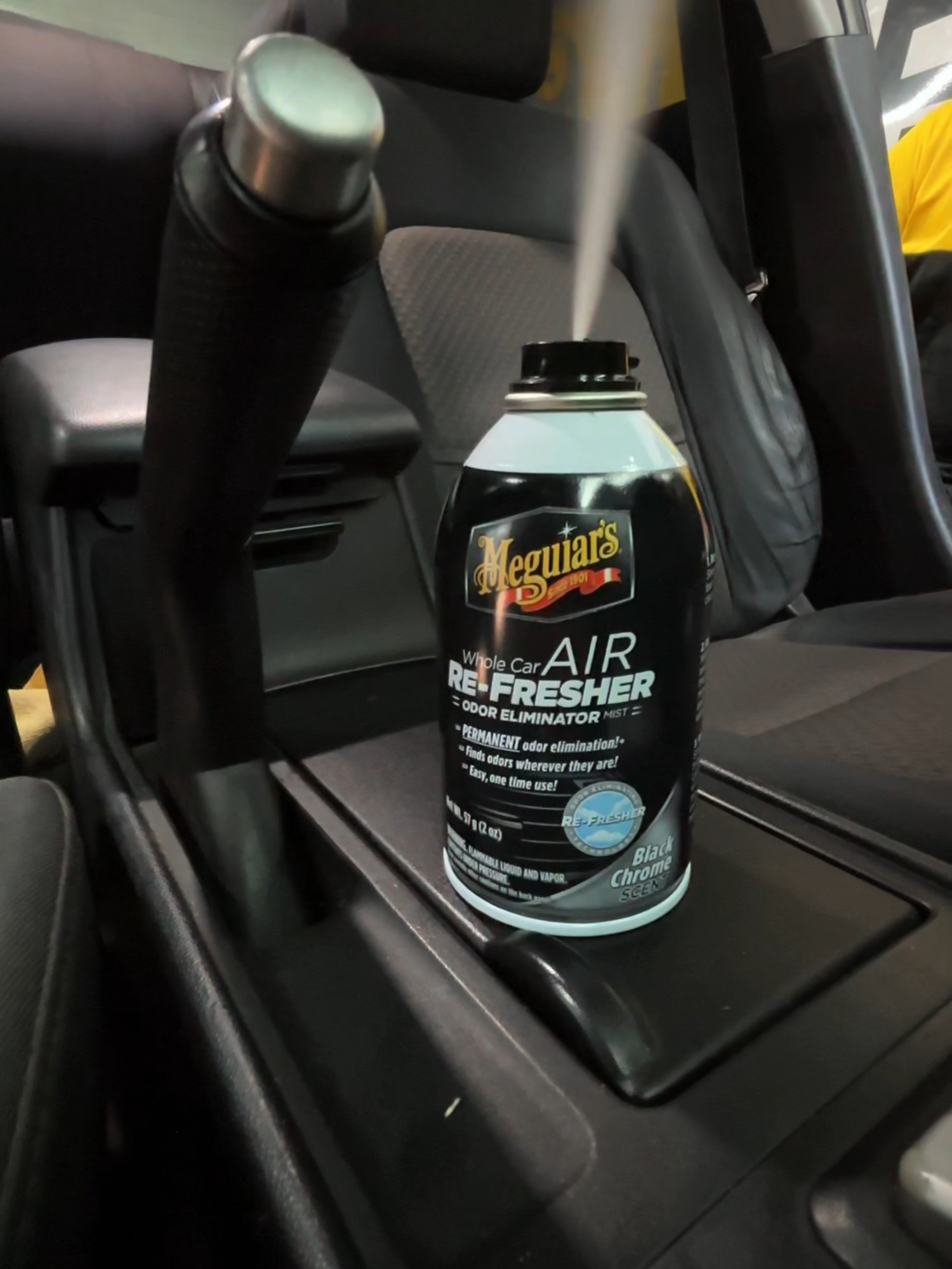 ¿Malos olores en tu auto? 🤢 ¡Elimínalos fácilmente con Air Refresher de Meguiar's! En este video te mostramos cómo aplicarlo para un ambiente fresco y limpio. ¡Dale play y respira tranquilo! ▶️ #Meguiars #AirRefresher #EliminaMalosOlores #AutoLimpio