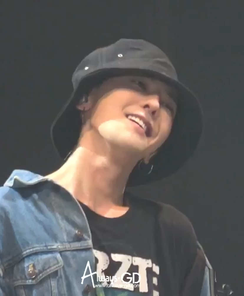 그렇게 웃지 마.../// #지드래곤 #지디 #빅뱅 #권지용 #태양 #대성 #탑 #gdragon #bigbang #gd #kwonjiyong #gdragonbigbang #bigbangtheory #taeyang #daesung #top #fyp #kpopfyp #vip #kpop #추천 #loveyou #88 #gdragonconcert #takeme #toobad #fanmeeting #badboy #2017 