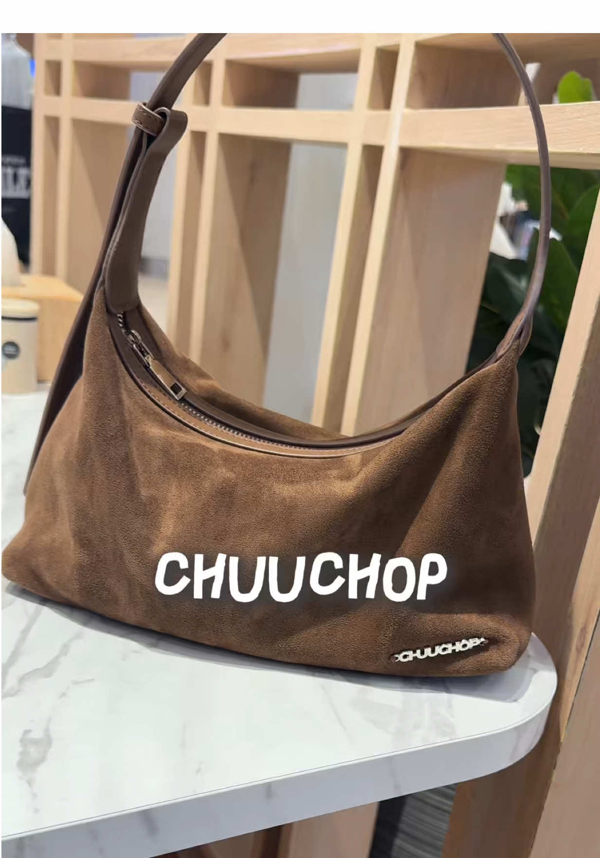 กระเป๋าลูกรัก💗🤏🏻 #กระเป๋าchuuchop #chuuchopbag #chuuchop #กระเป๋าหนังกลับ #กระเป๋าสะพายข้าง #กระเป๋าสะพายไหล่ #ป้ายยาtiktok #ป้ายยาแฟชั่น #tiktoklooks 