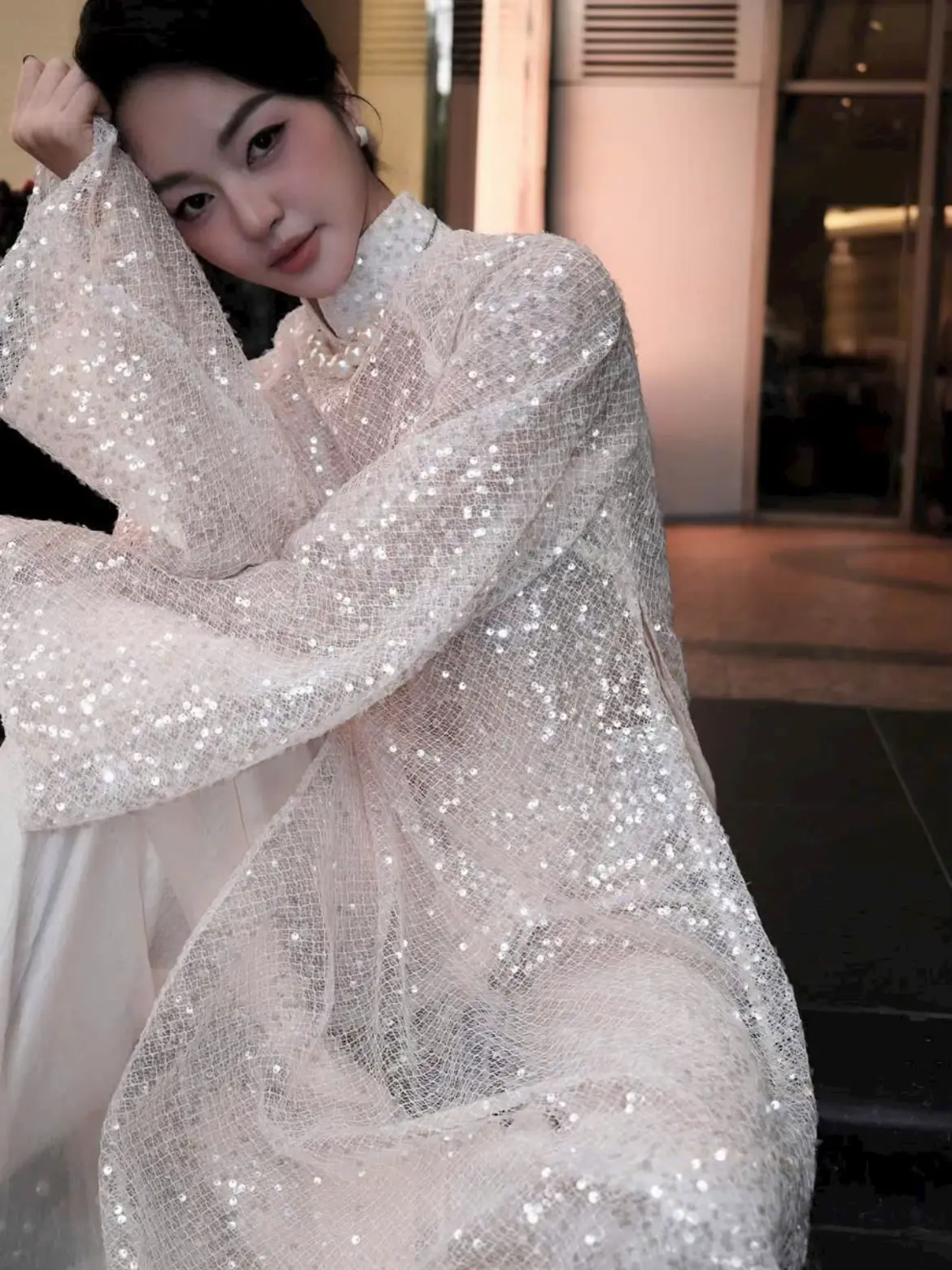 “Không cần nói nhiều, chỉ cần khoác lên LYSA – bạn đã là phiên bản đẹp nhất của chính mình.” #LYSA #ÁoDàiCaoCấp #ThầnTháiViệt #ÁoDàiLụa #NétĐẹpTruyềnThống #EleganceInStyle #ÁoDàiThanhLịch