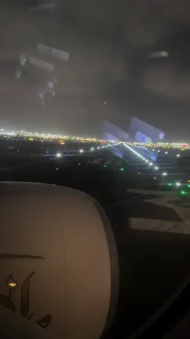 #dxb #dubai #dubaiairport #night #departure #flight #emiratesairlines #emirates #aviation #airline #Runway #arab #takeoff #aviationlovers #boeing #b777300er #pilot #trendingvideo #viralvideos #unfreezemyacount 