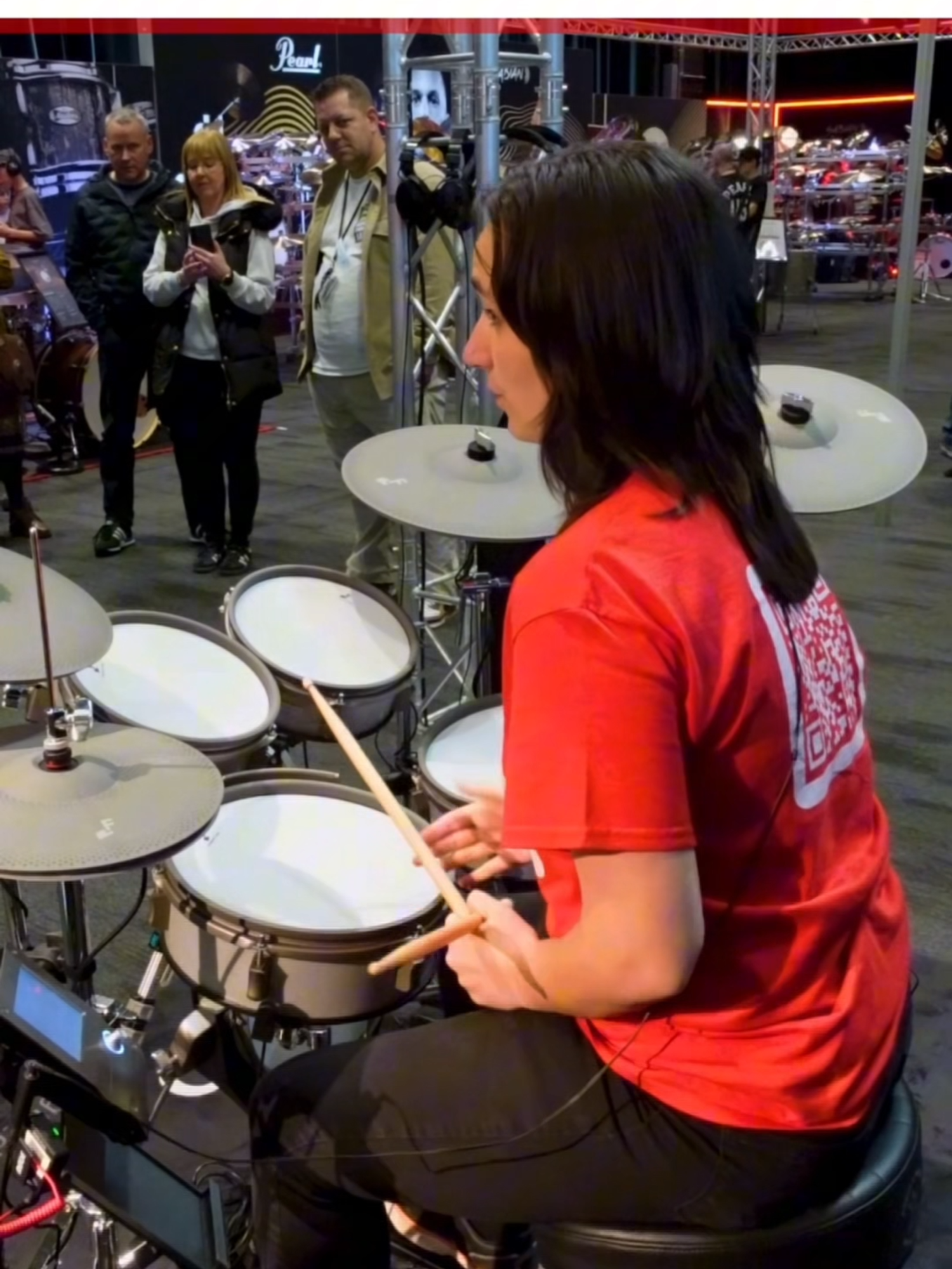 Here’s a cool but simple 8th note groove that’s perfect for beginners - or anyone wanting to lock in that solid foundation. 🥁🔥 Let’s break it down step by step and get it feeling smooth and steady. Want more grooves like this? Click my bio link to download your Free Beginner Drum eBook  📖🎶 #drums #drumgroove #learndrums #drummergirls