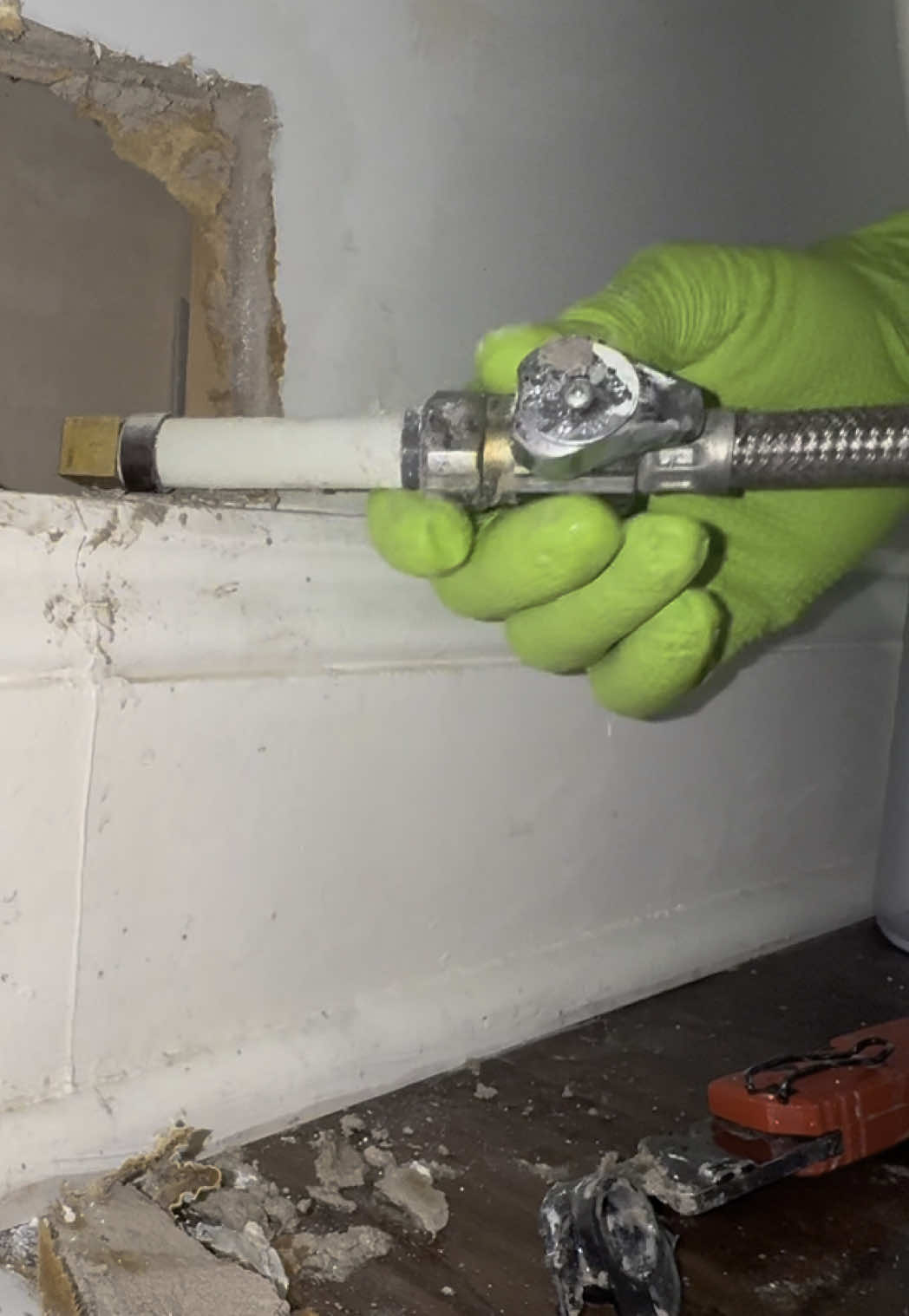 Replacing a LEAKING SHARKBITE Stop and Supply line for a TOILET #plumbing #plumber #plumbinglife #plumberlife #plumbersoftiktok #leak #sharkbite #valve #waterleak #toilet #toilettok #plumbingrepair #plumbingtok #DIY #fyp #foryou #serviceplumber #theconservativeplumber 
