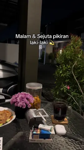 ☕️ #4u  #fypage #lewatberanda #ngopi #malam 