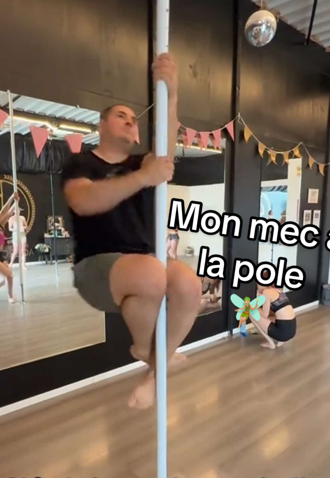N’emmenez pas vos hommes à la pôle si vous ne voulez pas être humble 😂 C’était quand même trop fun mais trop jalouse des hommes musclés du haut là trop facile pour eux 😂  #pole #poledance #poledancing #plussize #grosse #couple #couplechallenge #date #meninpole #pertedepoids #sport #shouldermount #v #beginner #polebeginner #debutante #reequilibragealimentaire #fat #fatgirl #frenchgirl #french #spinningpolecombo #PoleFitness #PoleDancing #PoleFlow #PoleArt #PoleTricks #poleinspiration #evolution #progress #getbetter #challenge