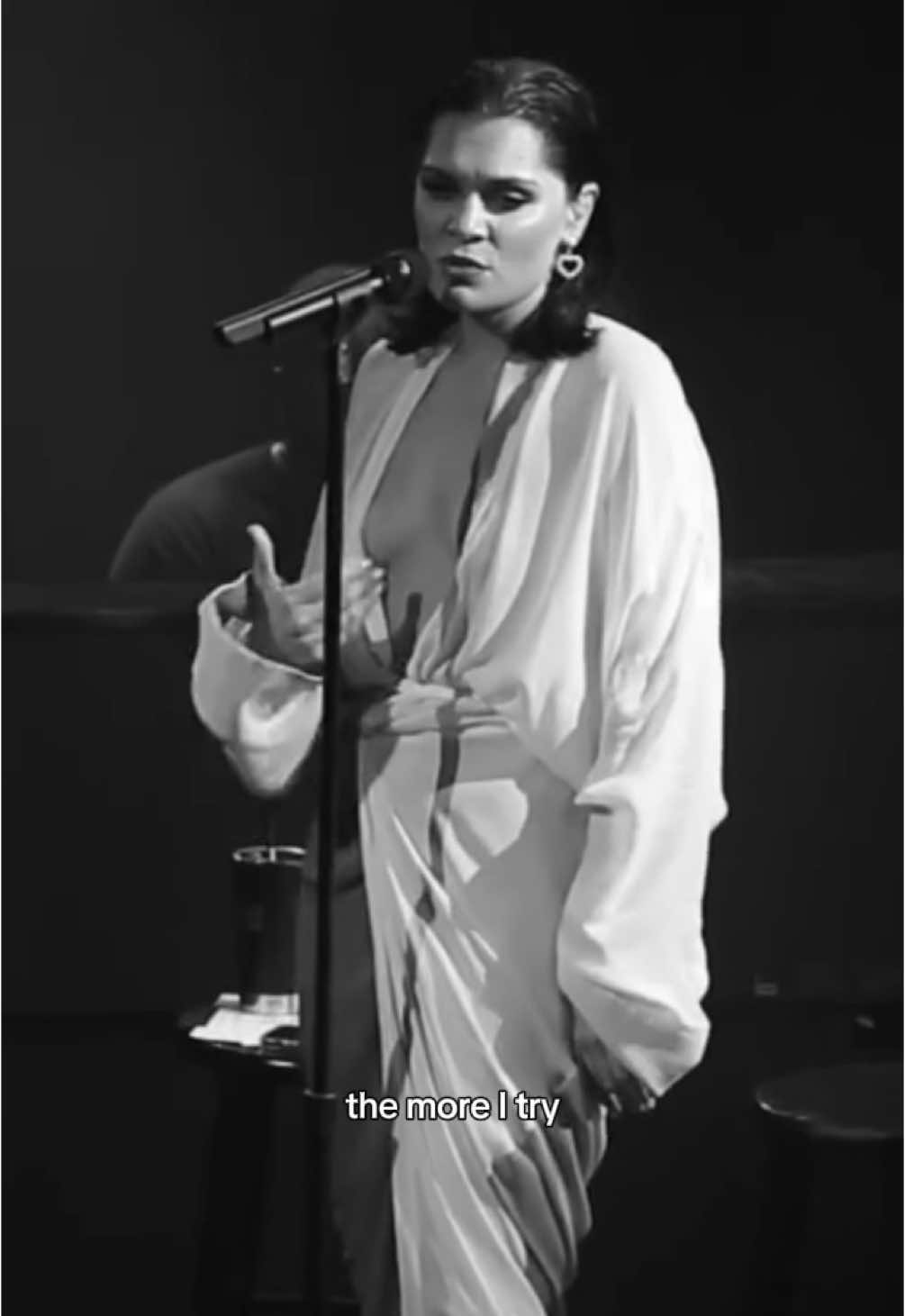 Just be true to who you are... #LiveMusic #JessieJ #WhoYouAre 