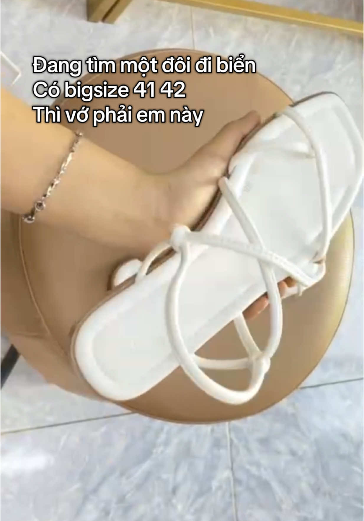 Đang tìm đôi đi biển size to 41 42 thì vớ phải em ấy #sandals #depdibien #hè #giaybigsize #sandalbigsize #MERLY 