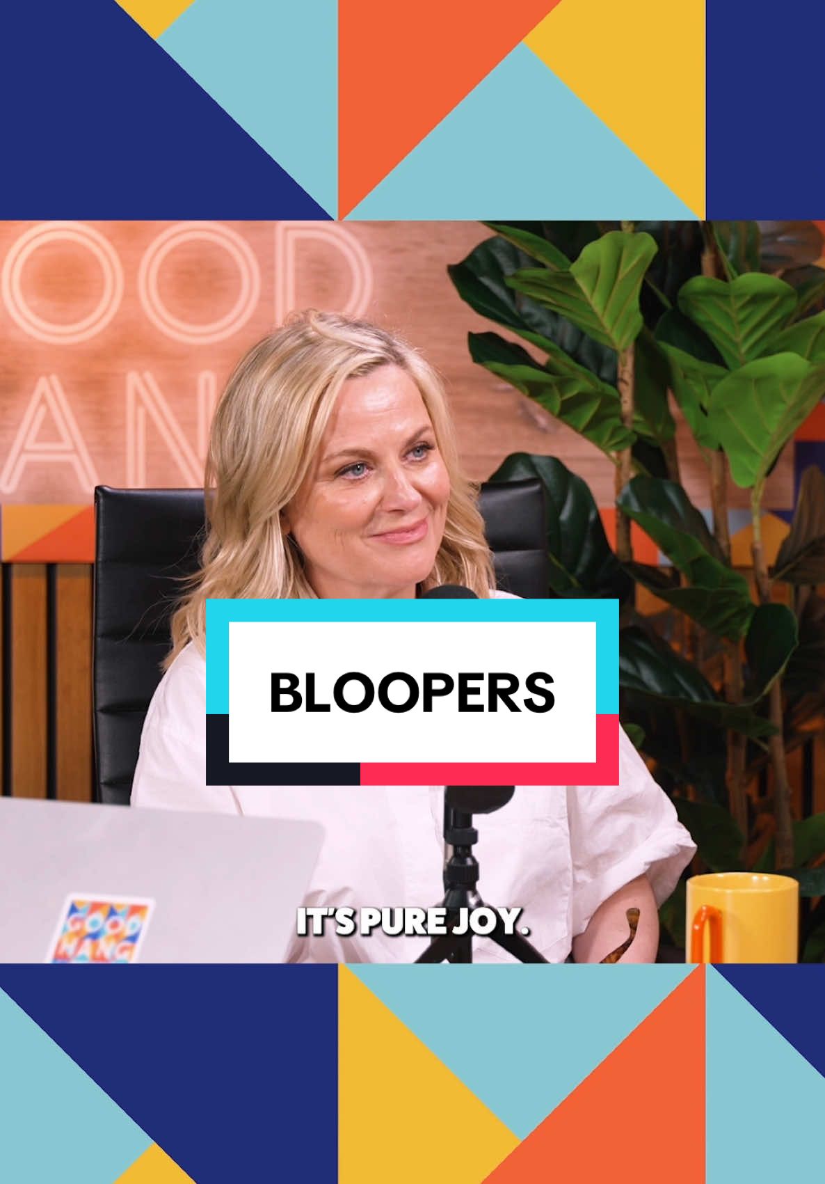Fun fact: Paul Rudd has seen every #blooper ever.  #bloopers #amypoehler #paulrudd 