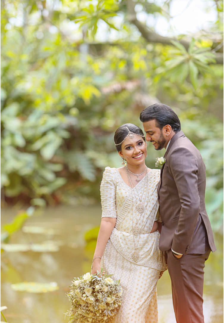 3rd Anniversary♥️🇨🇦🇱🇰🍾🥂 මාව ඉවසාගෙන නුබ මට දුන් ඒ ප්‍රේමය කාලයක් ගෙවිලත් තාම සුවදයි මට නුබව පොඳ වැස්සක් වැටුනාම අපි තව ළං වෙනවාද එයයි නුබ මට කියාදුන් ප්‍රේමය! කදුළු බර වැඩි දවස් තිබුණා ඉඳහිට නුබට තුරුලුවූ විටදි දැනුනා සීතල සදක් නොව නුබ ඉරක් වූවා මා හට ඇත්තටම නුබයි දන්නේ මා ගැන අදුරු නිම්නෙක එලිය වූවා නුබ මට රිදුනු පපුවට සැනසුමක් නුබේ උණුහුම මලක් නොව නුබ ගසක් වූවා දළුලන ඇත්තම හරි ආදරෙන් ඉමි නුබ ළඟ පොඳ වැස්සක් වැටුනාම අපි තව ළං වෙනවාද එයයි නුබ මට කියාදුන් ප්‍රේමය!  #fyp #anniversary #canada_life🇨🇦 #loveyou 