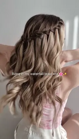 Watch me romanticize my hair in 20 seconds 🌸 ✨️  🌸 Using @Kérastase glaze drops . . #braidtutorial #hairstyle #hairstyletutorial #braidedhairstyles #hairtutorials #hairhacks #watterfall #hairlove #haireducation #hairfashion #hair #hairideas #braid #braidstyles #braidsbraidsbraids #braidedhair #bridalhairstyles #bridalhairdo #bridalhairstyling 