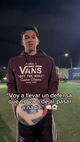 Pasa el jugador o el balón 🪓⚽️👊🏻 #tiktokfootballacademy #deportesentiktok #futbol⚽️ #defensa #futbolista 