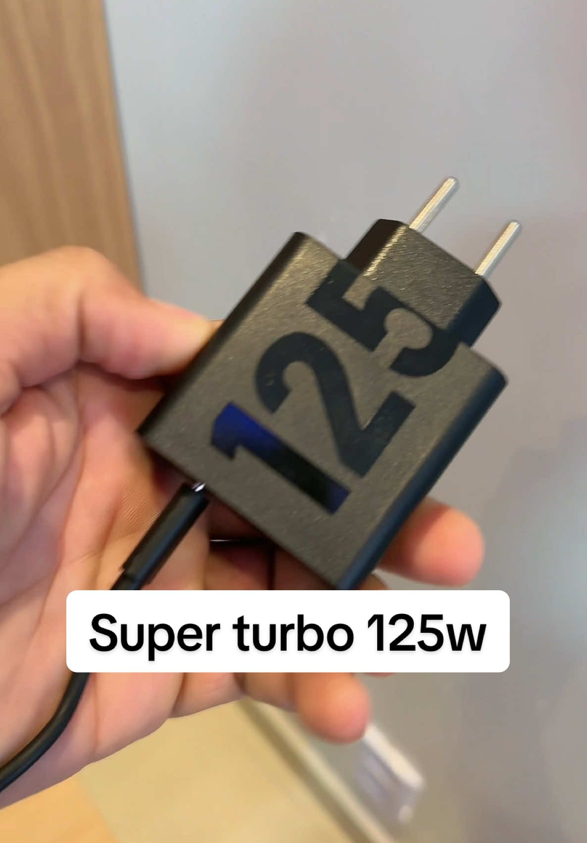 Carregador super turbo de 125W para carregar seu celular em poucos minutos #TikTokShop #tiktokshopbrasil 