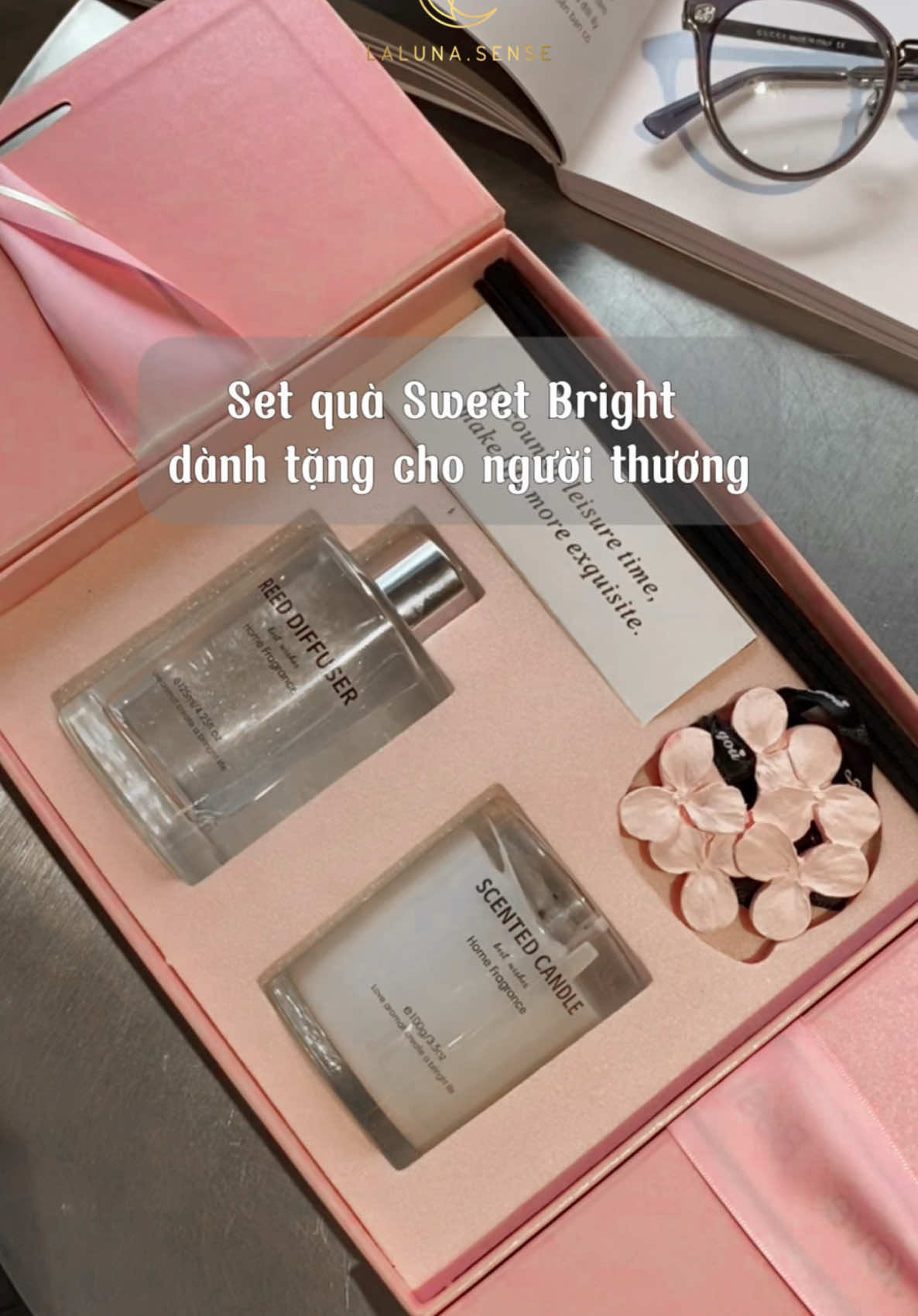 Set quà Nến thơm & Tinh dầu thơm - trao trọn yêu thương trong từng nốt hương. Món quà hoàn hảo cho sinh nhật, kỷ niệm, lễ đặc biệt, hay đơn giản là một ngày bạn muốn làm ai đó mỉm cười. #LalunaSense #Nenthom #Quatang 