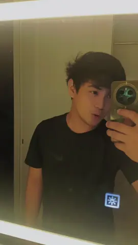 tuwang tuwa sa mirror light