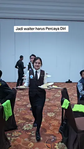 Kunci kerja as waiter harus percaya diri dan keep smile   #Itecruisekampunginggris #kerjadihotel #kerjakapalpesiar #waiter #sekolahkapalpesiar 