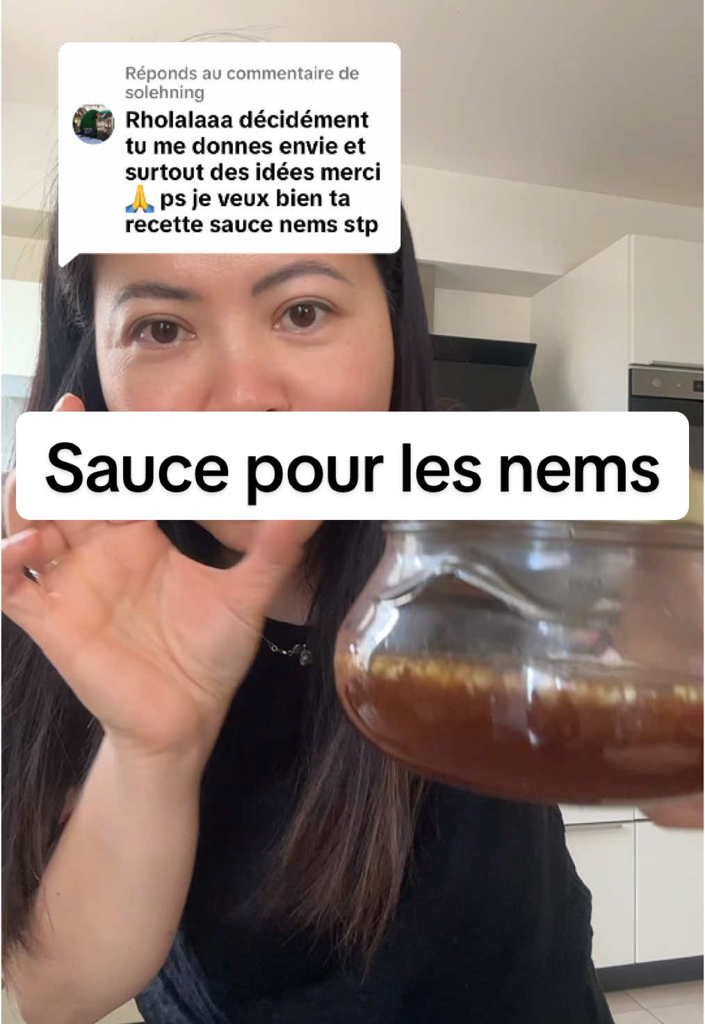 Réponse à @solehning c’est vrala base cette petite sauce pour accompagner les plats vietnamiens. J’ai mis 3cas de sucre, 60ml de sauce nuoc mam pure, 80ml d’eau chaude et le jus d’un citron ainsi que 3 gousses d’ail écrasées. À conserver au réfrigérateur durant une semaine. #sauce #nem #nuocmam #saucenem #fishsauce #saucedepoisson #recettefacile #heleneencuisine 