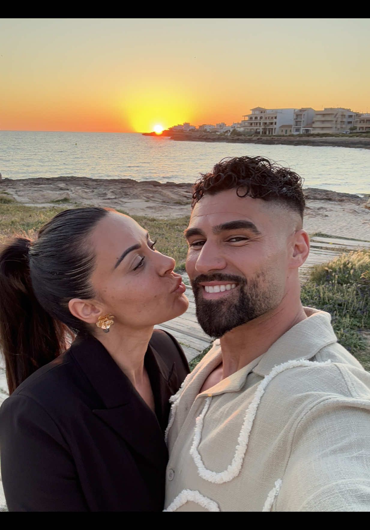 Nouveau vlog « Vacances en famille»  Lien en bio dispo sur notre chaîne YouTube  le terrible twwwooooo ! 😂😌 #Vlog #shannakress #unmecunemeuf #terribletwos 