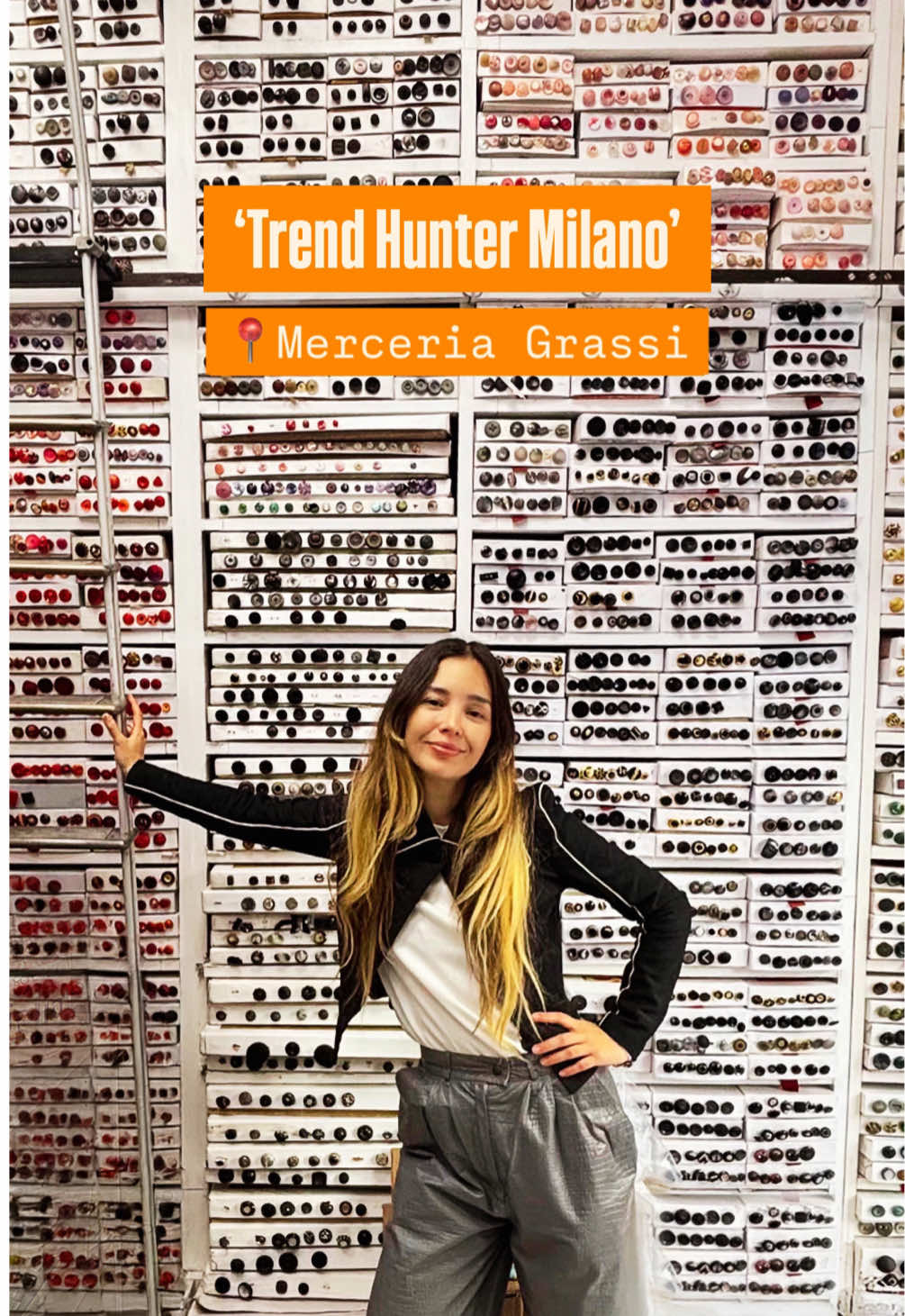 Trend Hunter: Milano 🪡✨@merceria_grassi  🇮🇹finalmente vi faccio vedere i posti Milanesi dove i creativi lasciamo il cuore e passano ore a fare ricerche. Amatoriali e professionisti del settore vengono a ricercare tesori che saranno di supporto e di ispirazione per lo sviluppo delle prossime collezioni e per qualche emergenza styling. Prima tappa da @merceria_grassi dove anni fa da studentessa di moda andavo trovare i bottoni per le mie collezioni.  Oggi da professionista torno da loro con un’altro occhio: un museo di valori e tantissimi bottoni. A tutti voi professionisti che disegnate bottoni, materiali e accessori, questo posto è una chicca per fare la vostra ricerca. ✨ Scrivete qui la prossima tappa da scoprire 👇🏼 🇬🇧Finally, I’m showing you the places in Milan where creatives leave their hearts and spend hours doing research. Amateurs and professionals in the field come to search for treasures that will support and inspire the development of upcoming collections and for solving some styling emergencies. First stop at @merceria_grassi, where years ago, as a fashion student, I used to go find buttons for my collections. Today, as a professional, I return with a different perspective: a museum of values and lots of buttons. To all of you professionals who design buttons, materials, and accessories, this place is a gem for your research. ✨ Write here the next stop to discover 👇🏼 #trendhunter #milano #fashionsystem #merceriestoriche #accessoriesdesigner #tiktokitaly #madeinitaly 