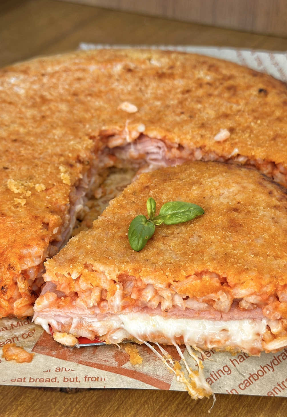 SFORMATO DI RISO IN PADELLA 😍🤤 Segui➡️ @spunticulinari 💕 SALVA LA RICETTA ✨ Ingredienti per 3 persone: - 250g Riso  - ⁠300g Passata di pomodoro - ⁠1 uovo - ⁠50g Parmigiano reggiano grattugiato  - ⁠100g provola affumicata - ⁠100g prosciutto cotto  - ⁠Qb pangrattato #ricettefacili #ricettadelgiorno #riso #prosciutto #provola #ricetteveloci #ricette #primipiatti #piattiitaliani #ciboitaliano #piattounico #cibobuono #cucinaitaliana