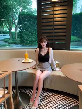 커피숍 같이 가줄 사람이 필요해 