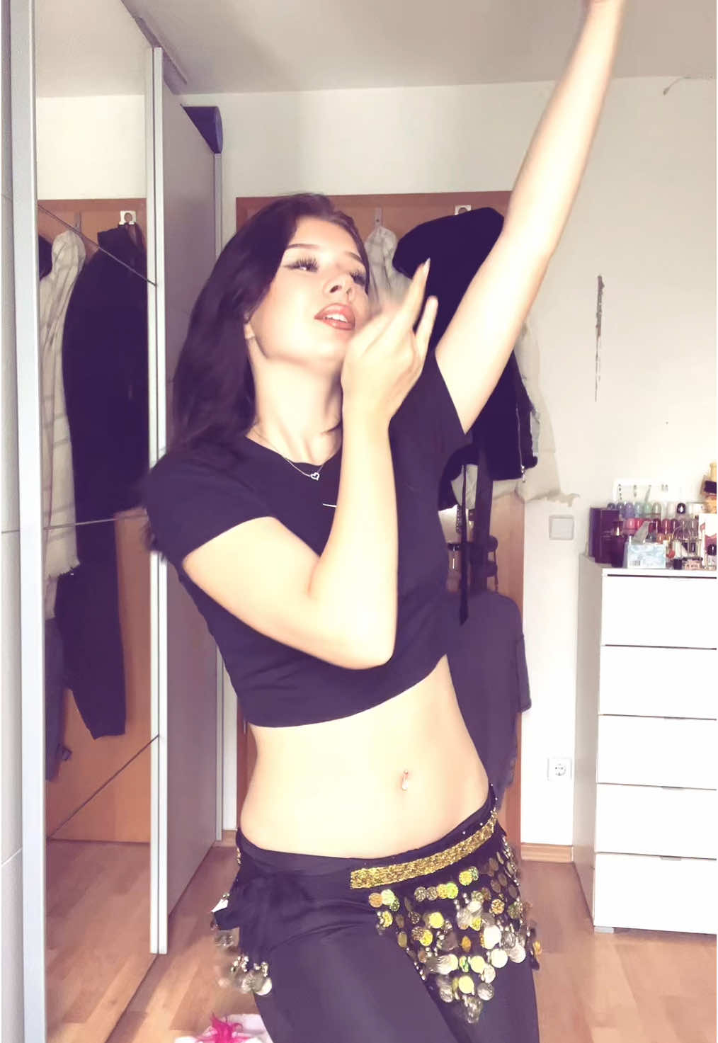 Habibi 💜 #fy #trendingvideo #viralvideos #fürdich #foryoupage #viral_video #aestheticvideos #fyp #berlin #trends #girl #dancer #bellydancetiktok #ArabTikTok #oriental #habibi 