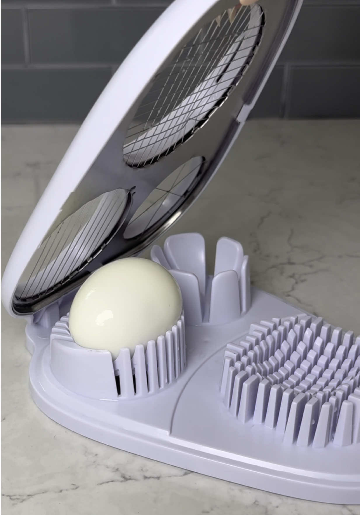 🔗In Bio! Egg slicer for egg lovers 🥚🍳#amazonkitchen #amazonhome #kitchengadgets #mealprep #mealprepmadeeasy #egglovers #kitchenmusthave #asmrsounds #amazonhadget 