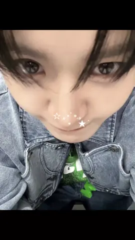 the way he takes selfies is so cute ;))  Happy birthday to Taerae!?!!🫵🙆‍♀️ #taerae_tempest #tempest #템페스트 #kpop #viral #viralvideo 
