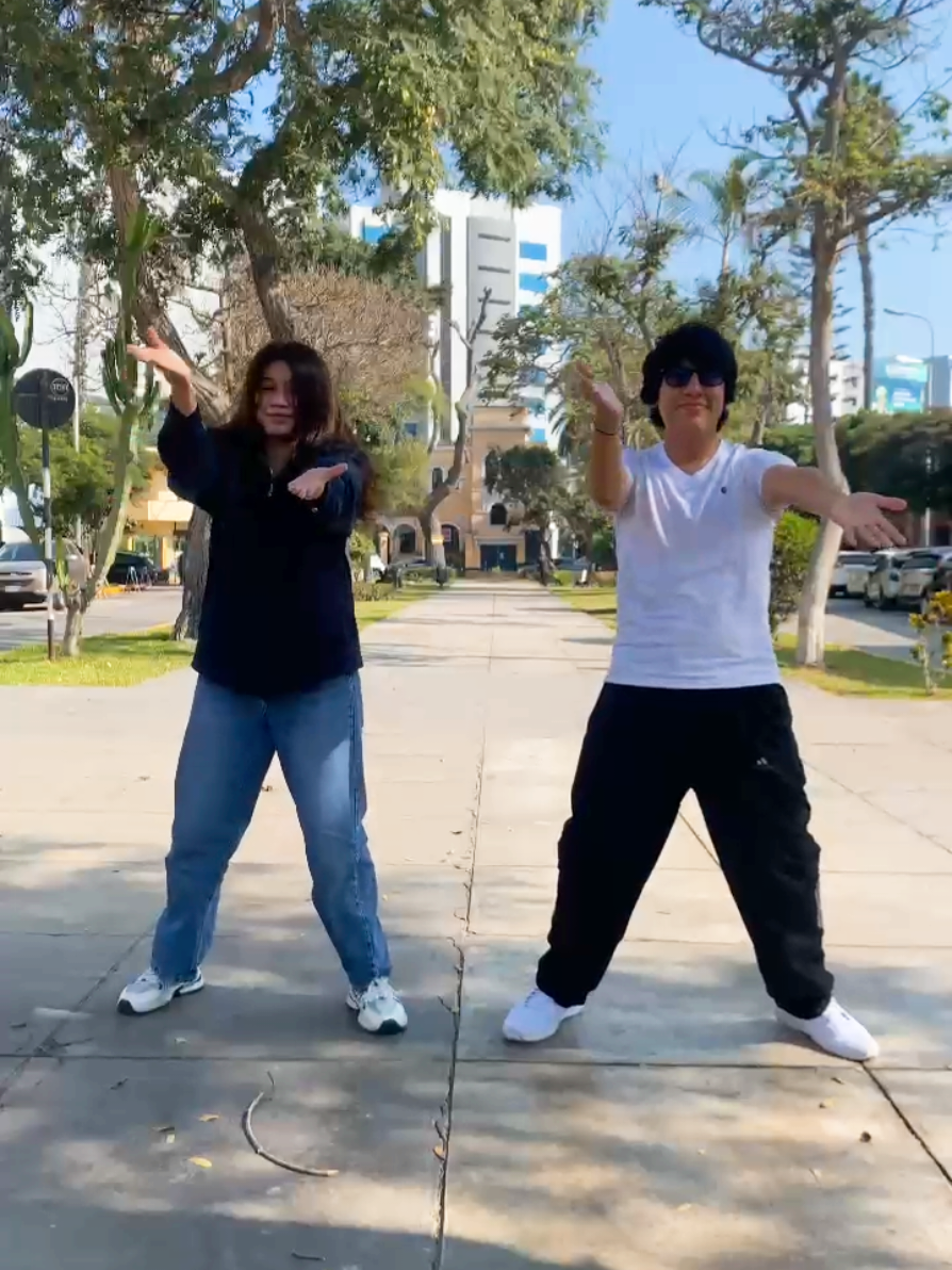 Solo somos dos fans de EPIC siendo felices. Gracias por tanto @Jorge Rivera-Herrans ❤️‍🩹 @Gustavex_kdc ✨  #EPIC #epicthemusical #epictheoceansaga #luckrunsout #odyssey #dance #fyp