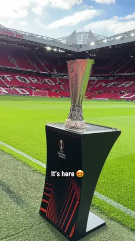 So who’s winning this? 👀🏆 #UEL 