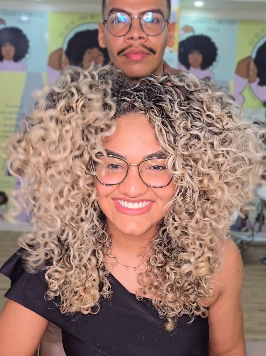 Que ter Cabelo lindo cacheado.  #cuidadodelcabello #cabellorizado #haircabelo #rizos #cacheado #cabelo #cachosondulados #cacheadabrasil #cachosdefinidos #cachosbrasil #hairstyle #haircurlyhair #cacheada #haircurlyhair #brazilianhair #cortecamadas #finalizacaodecachos #finalizaçãocachos #finalização #cabelo #cabelocacheado 