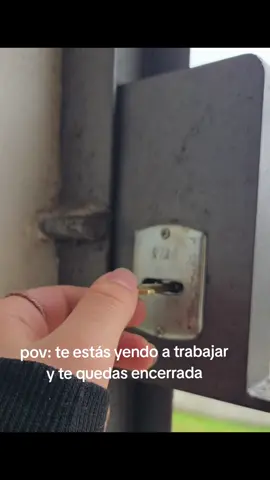 pov: te estas yendo a trabajar y te quedas encerrada adentro de tu casa #foryoupage #paratii #humor #desgracia #trabajo #miau #llave #cerradura #montevideo #uruguay #argentina 