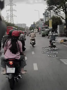 vì anh là mưa vướng chân em về trong khuya..#xhhhhhhhhhhhhhhhhhhhhhhh #xh #fyp #tamtrang #tinhyeu #fypシ゚ #buon #story #viral 