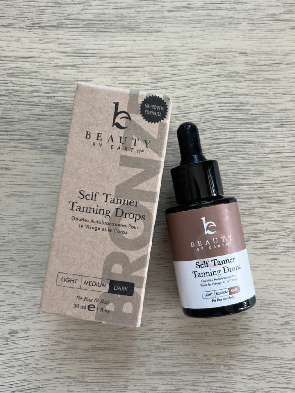 so far no breakouts/weird tan smell & i get to keep my face out of the sun but still have a tan so win win!! #selftan #tanningdrops #faketan #beautybyearth 