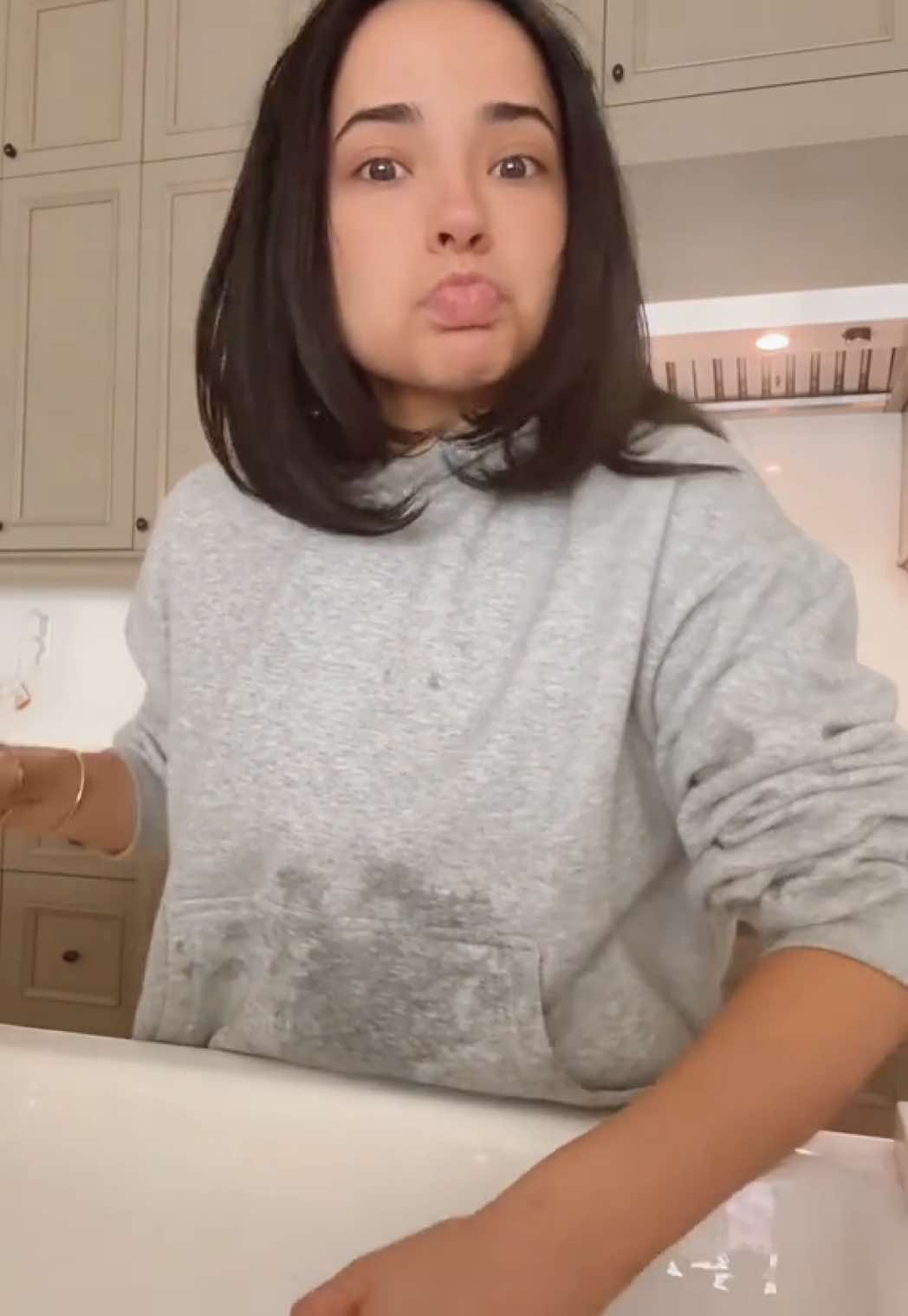 Morning of QUE HACES release 🫶🏽☀️ Los quierooo mucho mucho muchooo