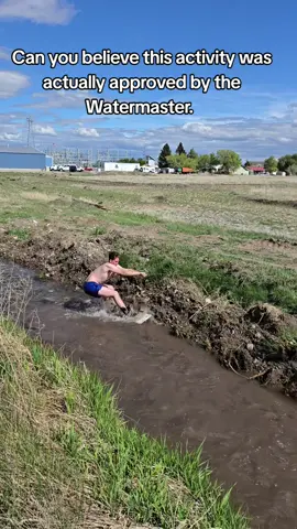 watermaster approves wake boarding in canal #watermaster #aaronbelk #floodirrigation #water #wakeboarder @daxsorensen 