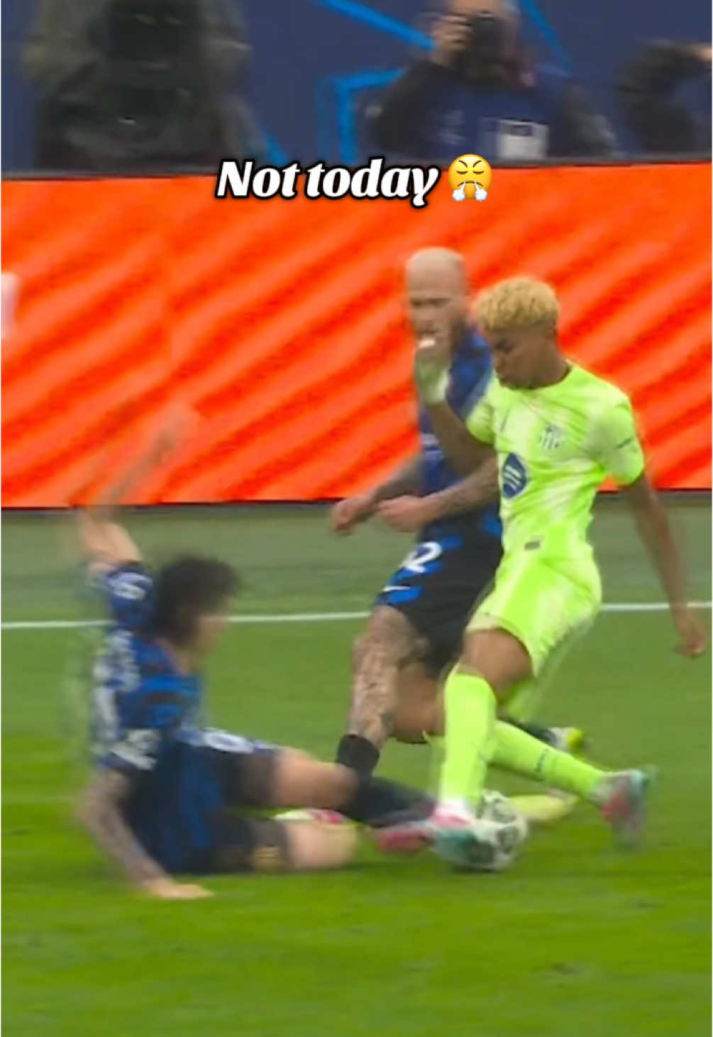 Sorry 😇 #InterBarcellona #UCL #ChampionsLeague #TikTokFootball #TikTokCalcio #Calcio #Football #ForzaInter @Champions League #Bastoni #Yamal 