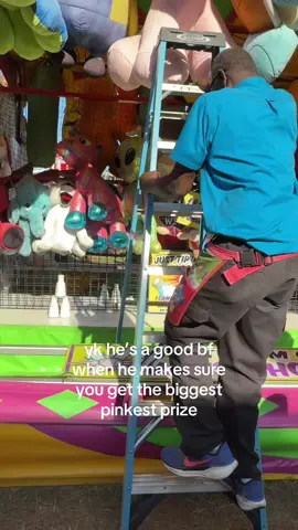 spent so much on those stupid games🥹🥹 and got his little sister smthing🩷🩷 #fair 