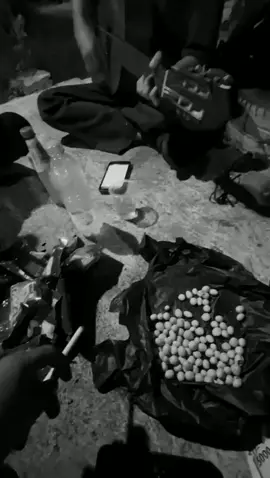 #coversong #covergitar #VoiceEffects #gitar #pemula #foryou  #jikacintadia #fyp  #tongkronganmalam 