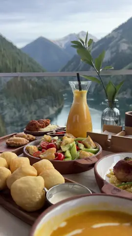 Having lunch at a breathtaking location just outside Almaty💚 ▫️▫️▫️▫️▫️▫️▫️▫️▫️▫️▫️▫️ #Kazakhstan#almaty#kolsailakes#tarykolsay#springalmaty#الماتي#كازاخستان#سياحة_الماتي#