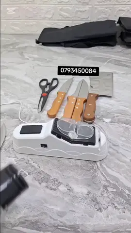جا العيد ومزلت تعاني من المواس الحافييين , جبنالك الماشينة لراح تهنيك , مضاية سكاكين الكهرباىية  بسرعة وسهولة و امنة100%. فقط بضغطة زر ومضي اي الة حادة , وفيه ايضا الطريقة اليدوية , سهل الستعمال بدون بذل اي مجهود.  السعر 240 الف.  2400دينار . توصيل متوفر لجميع الولايات .