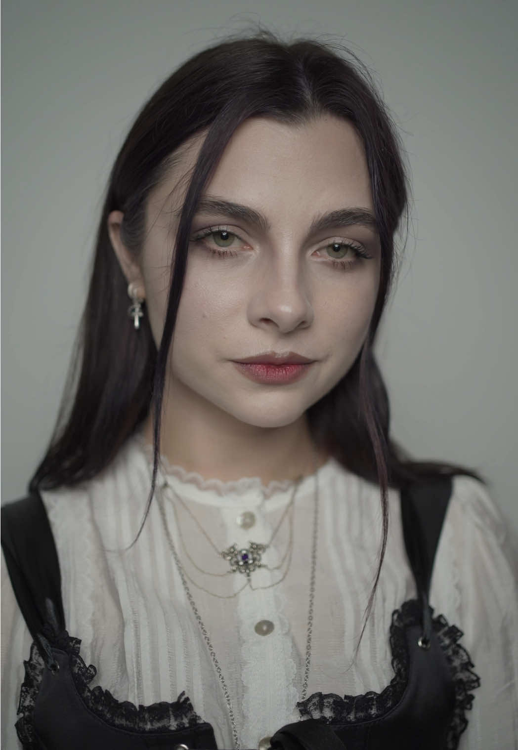 Tutorial, that nobody asked for, but I did it anyway 🫶🦇#softgoth #softgothaesthetic #softgothmakeup #gothicmakeup #stepbystep #makeupinspo 